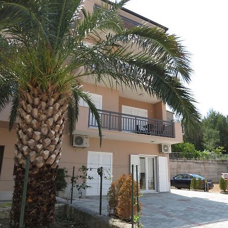 Apartments Ljubicic Подстрана Экстерьер фото