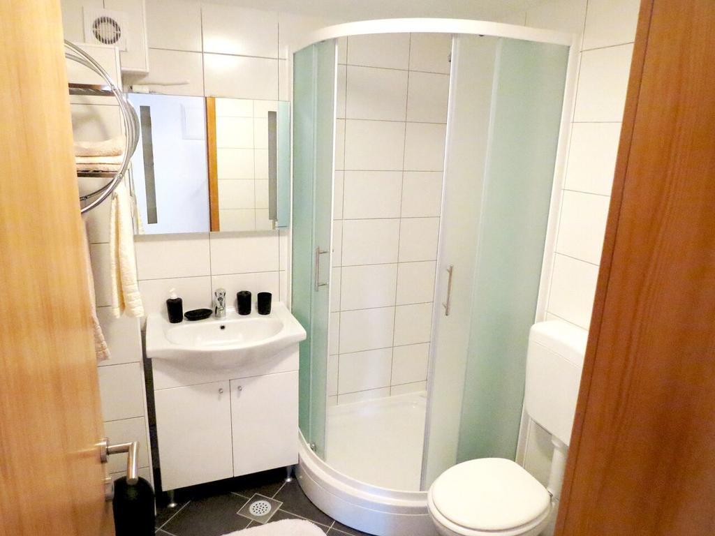 Apartments Ljubicic Подстрана Номер фото