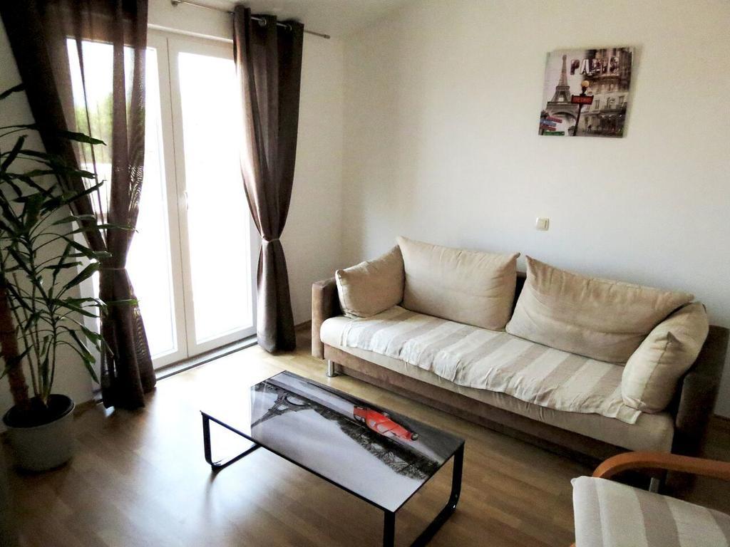 Apartments Ljubicic Подстрана Номер фото