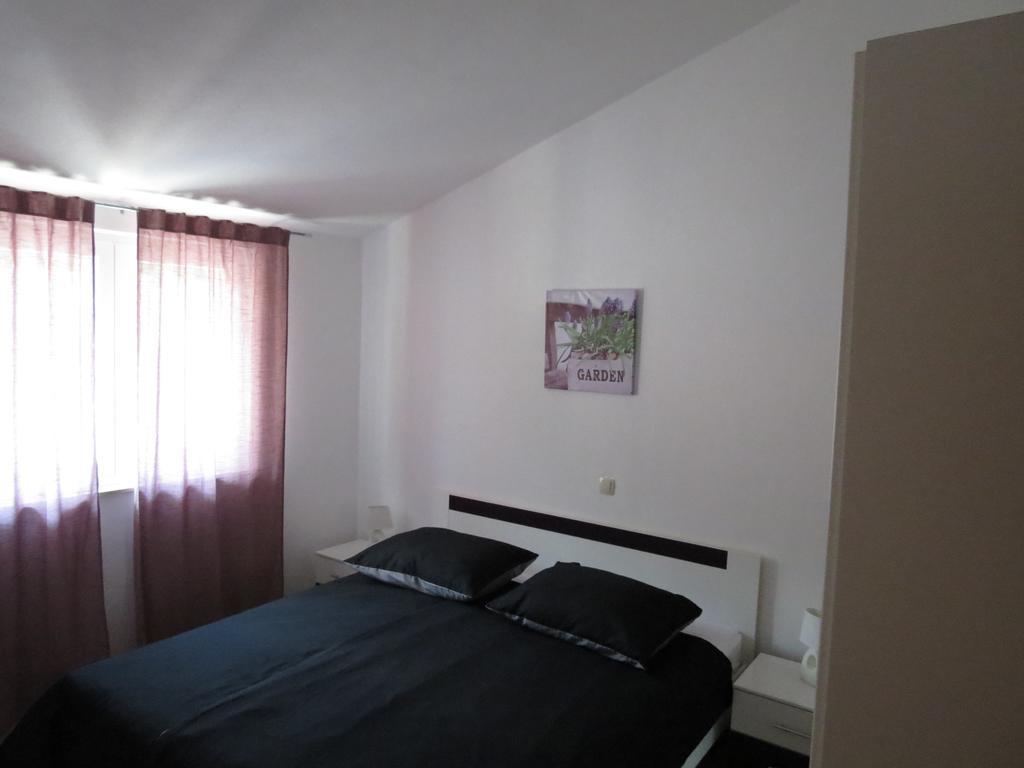 Apartments Ljubicic Подстрана Номер фото