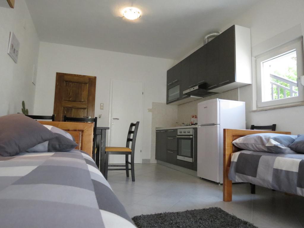Apartments Ljubicic Подстрана Номер фото