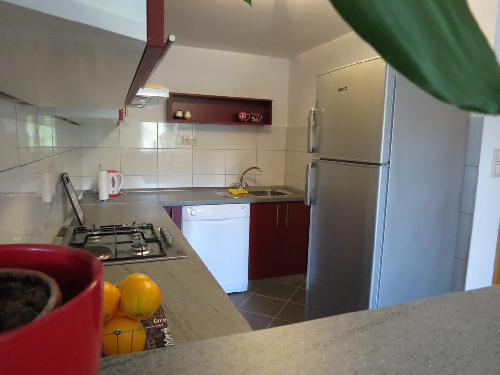 Apartments Ljubicic Подстрана Номер фото