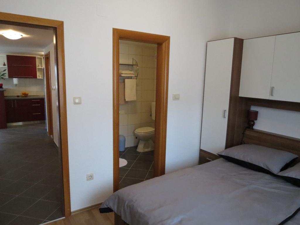 Apartments Ljubicic Подстрана Номер фото