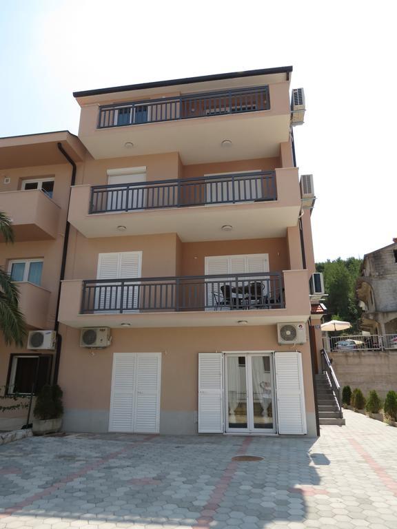Apartments Ljubicic Подстрана Экстерьер фото
